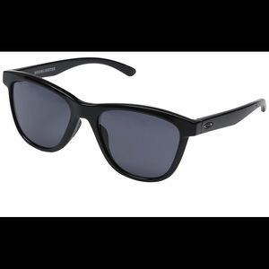 Oakley Moonlighter sunglasses